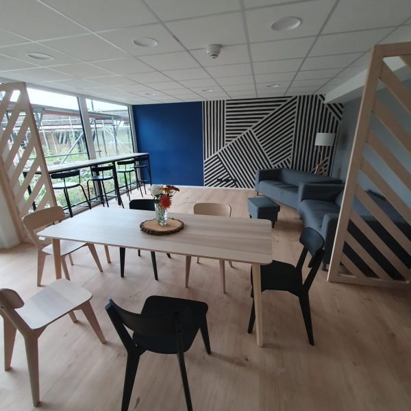 Lehrerlounge-scaled-rjo6zw6k9ydpkc5e56jqu1xgutsszyib7nsix0qttc